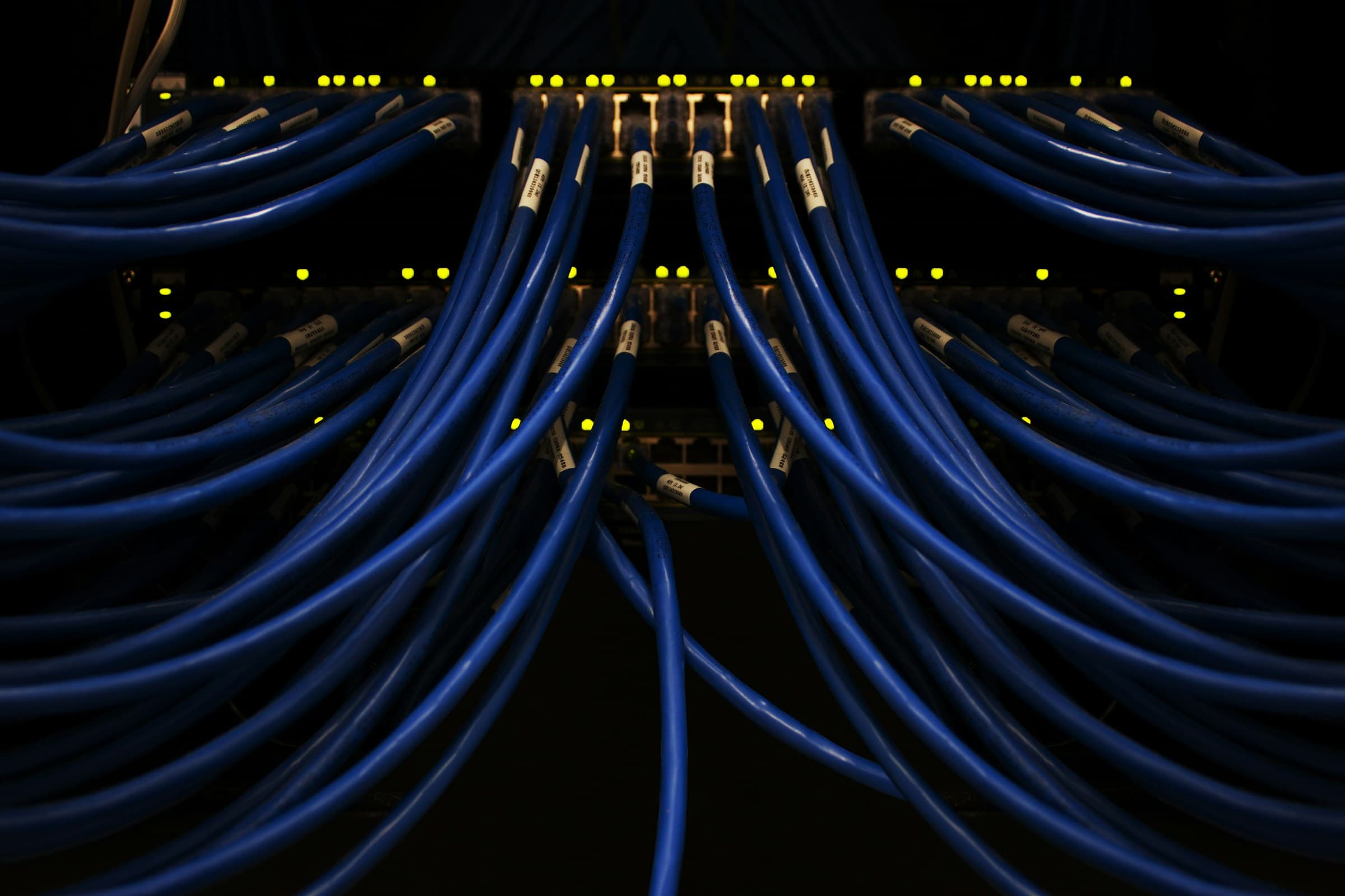 Sistemas de cámaras IP, PTZ, Controles de acceso — detalle
